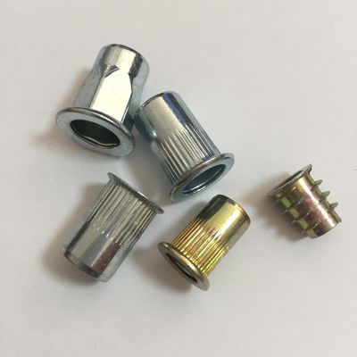 Geel zink koolstofstaal M6 plat rond hoofd half hex rivet moer voor binnen- en buiten